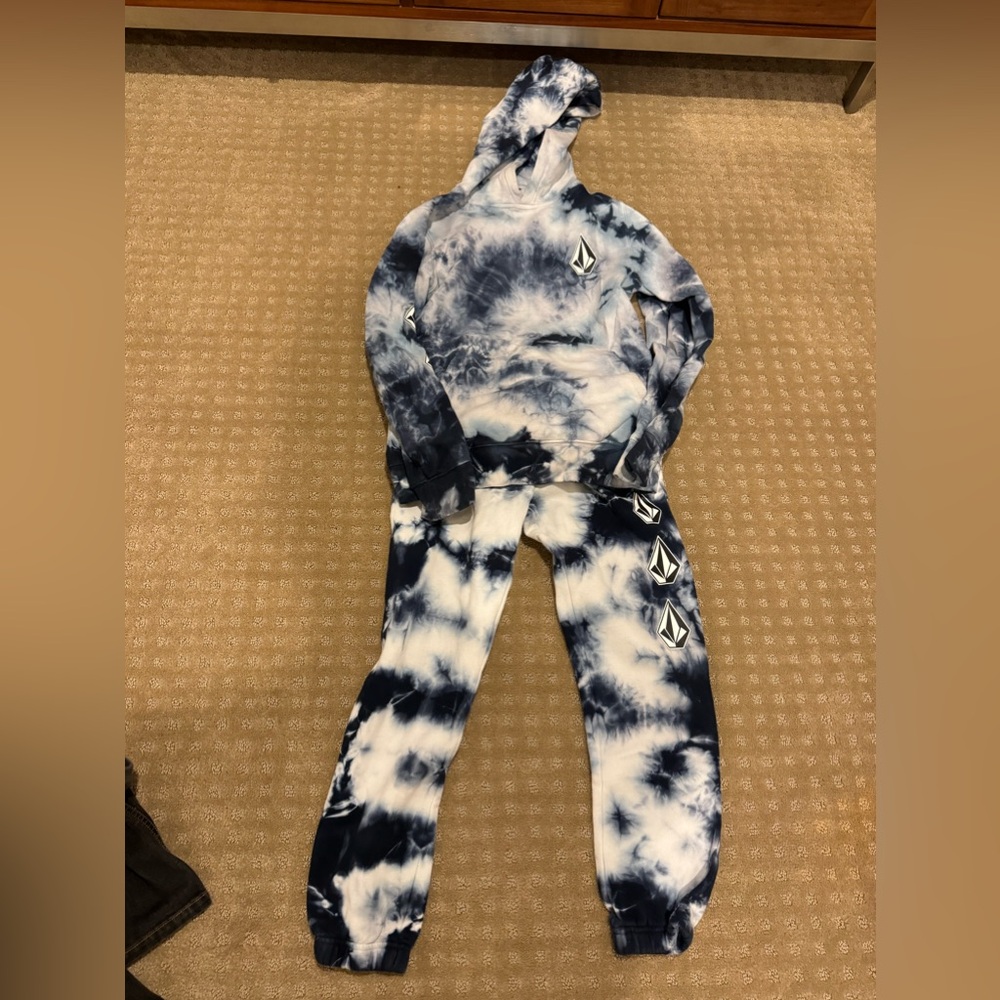 NEW NWOT Volcom boys sweatshirt hoodie and sweatpants jogger set size 10 medium